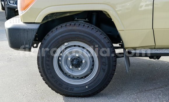 Acheter Import Voiture Toyota Land Cruiser Beige à Import - Dubai, Diana Acheter Import Voiture Toyota Land Cruiser Beige à Import - Dubai, Diana