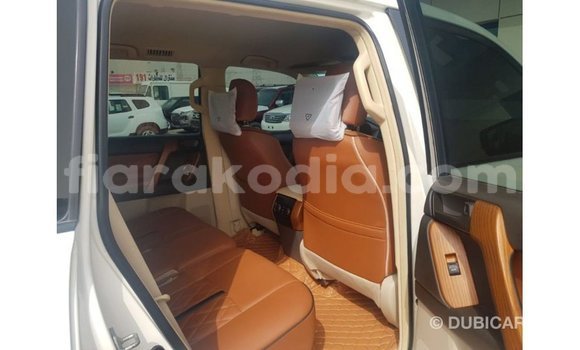Hividy Toyota Land Cruiser fotsy Car in Import - Dubai in Diana Hividy Toyota Land Cruiser fotsy Car in Import - Dubai in Diana