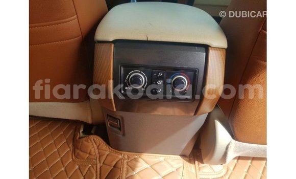 Hividy Toyota Land Cruiser fotsy Car in Import - Dubai in Diana Hividy Toyota Land Cruiser fotsy Car in Import - Dubai in Diana
