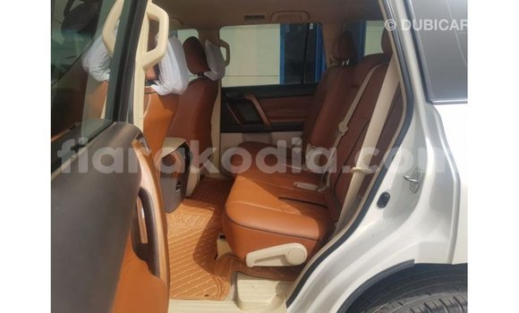 Hividy Toyota Land Cruiser fotsy Car in Import - Dubai in Diana Hividy Toyota Land Cruiser fotsy Car in Import - Dubai in Diana