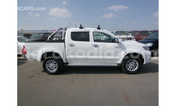 Acheter Import Voiture Toyota Hilux Blanc à Import - Dubai, Diana Acheter Import Voiture Toyota Hilux Blanc à Import - Dubai, Diana