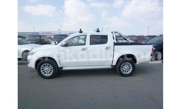 Acheter Import Voiture Toyota Hilux Blanc à Import - Dubai, Diana Acheter Import Voiture Toyota Hilux Blanc à Import - Dubai, Diana
