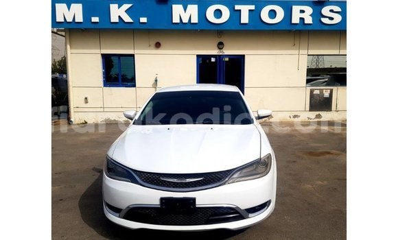 Acheter Import Voiture Chrysler 200 Blanc à Import - Dubai, Diana