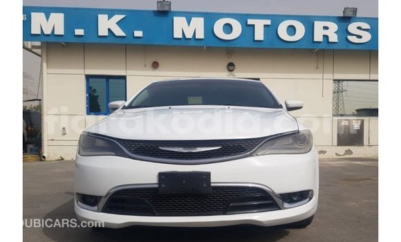 Acheter Import Voiture Chrysler 200 Blanc à Import - Dubai, Diana Acheter Import Voiture Chrysler 200 Blanc à Import - Dubai, Diana