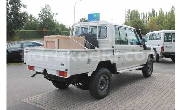 Hividy Toyota Land Cruiser fotsy Car in Import - Dubai in Diana Hividy Toyota Land Cruiser fotsy Car in Import - Dubai in Diana