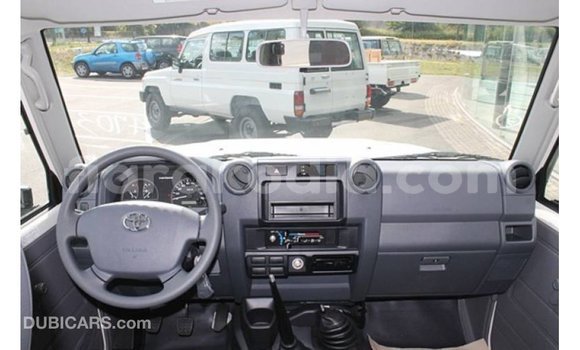 Hividy Toyota Land Cruiser fotsy Car in Import - Dubai in Diana Hividy Toyota Land Cruiser fotsy Car in Import - Dubai in Diana