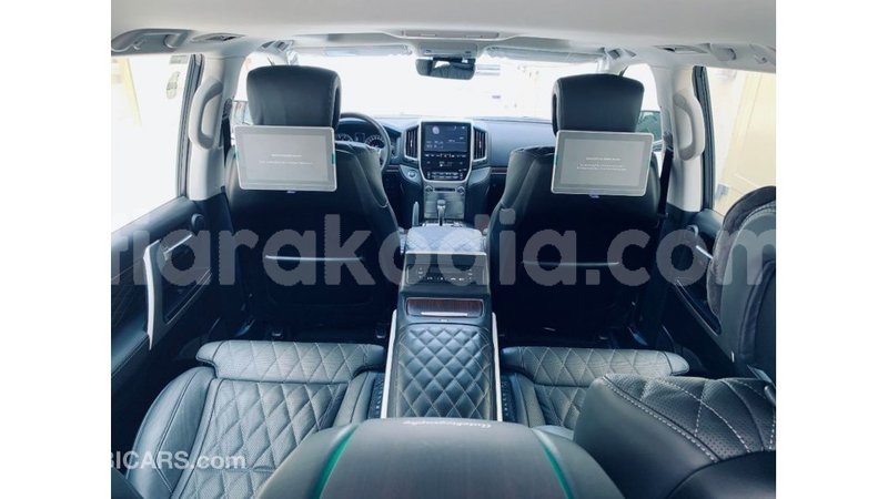 Big with watermark toyota land cruiser diana import dubai 5919