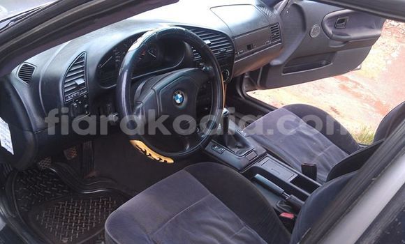 Acheter Occasion Voiture BMW 3–Series Gris à Antananarivo, Analamanga Acheter Occasion Voiture BMW 3–Series Gris à Antananarivo, Analamanga