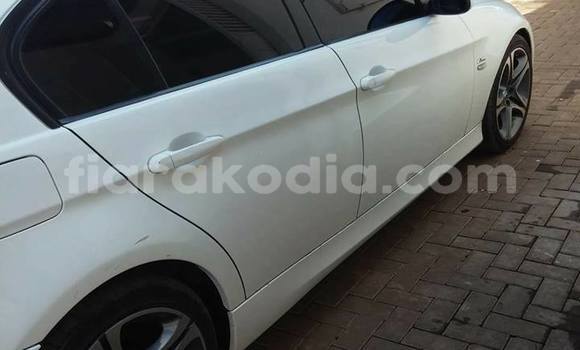 Acheter Occasion Voiture BMW 3–Series Blanc à Antananarivo, Analamanga Acheter Occasion Voiture BMW 3–Series Blanc à Antananarivo, Analamanga