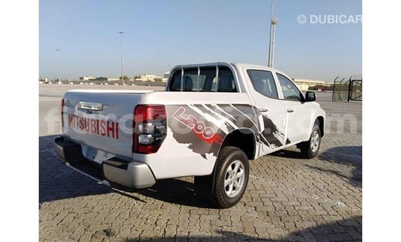 Acheter Import Voiture Mitsubishi L200 Blanc à Import - Dubai, Diana Acheter Import Voiture Mitsubishi L200 Blanc à Import - Dubai, Diana