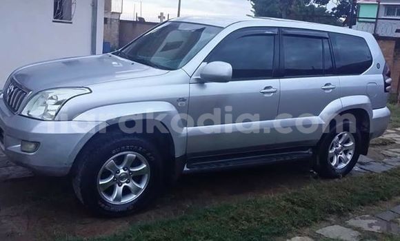 Acheter Occasion Voiture Toyota Land Cruiser Prado Gris à Antananarivo au Analamanga Acheter Occasion Voiture Toyota Land Cruiser Prado Gris à Antananarivo au Analamanga