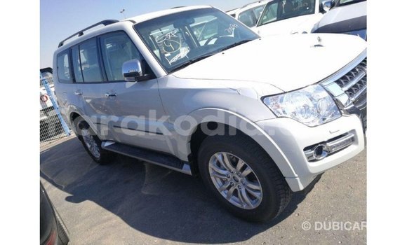 Acheter Import Voiture Mitsubishi Pajero Blanc à Import - Dubai, Diana Acheter Import Voiture Mitsubishi Pajero Blanc à Import - Dubai, Diana
