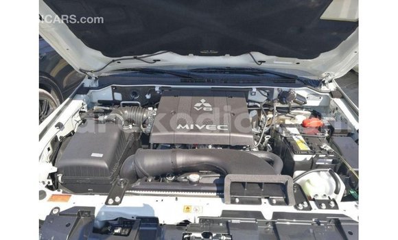 Acheter Import Voiture Mitsubishi Pajero Blanc à Import - Dubai, Diana Acheter Import Voiture Mitsubishi Pajero Blanc à Import - Dubai, Diana