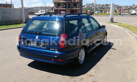 Acheter Occasion Voiture Peugeot 306 Bleu à Antananarivo au Analamanga Acheter Occasion Voiture Peugeot 306 Bleu à Antananarivo au Analamanga