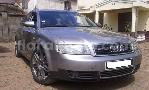 Acheter Occasion Voiture Audi A4 Gris à Antananarivo au Analamanga Acheter Occasion Voiture Audi A4 Gris à Antananarivo au Analamanga