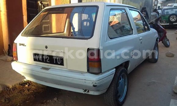 Hividy Opel Corsa fotsy Car in Antananarivo in Analamanga Hividy Opel Corsa fotsy Car in Antananarivo in Analamanga