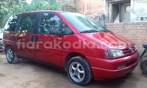 Acheter Occasion Voiture Peugeot 806 Rouge à Antananarivo au Analamanga Acheter Occasion Voiture Peugeot 806 Rouge à Antananarivo au Analamanga