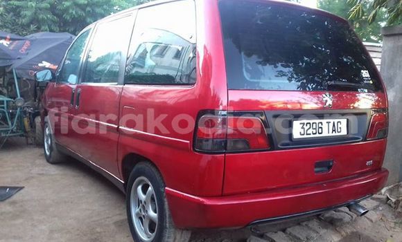 Hividy Peugeot 806 Red Car in Antananarivo in Analamanga Hividy Peugeot 806 Red Car in Antananarivo in Analamanga