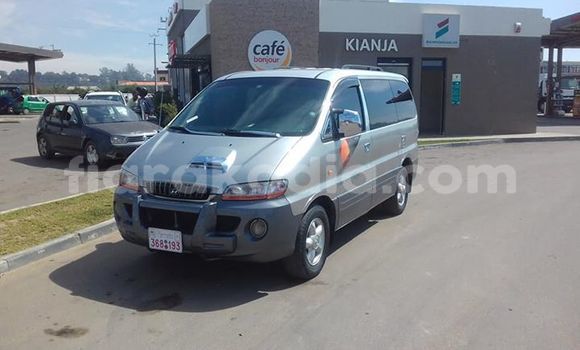 Acheter Occasion Voiture Hyundai Grand Starex Gris à Antananarivo, Analamanga Acheter Occasion Voiture Hyundai Grand Starex Gris à Antananarivo, Analamanga