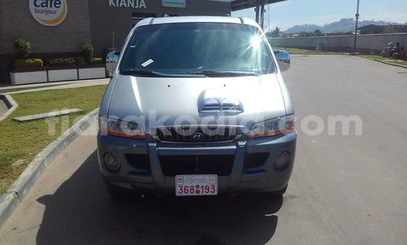 Acheter Occasion Voiture Hyundai Grand Starex Gris à Antananarivo, Analamanga Acheter Occasion Voiture Hyundai Grand Starex Gris à Antananarivo, Analamanga