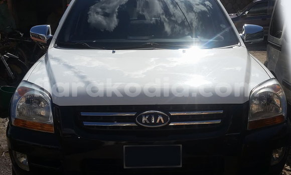 Acheter Occasion Voiture Kia Sportage Blanc à Antananarivo, Analamanga Acheter Occasion Voiture Kia Sportage Blanc à Antananarivo, Analamanga