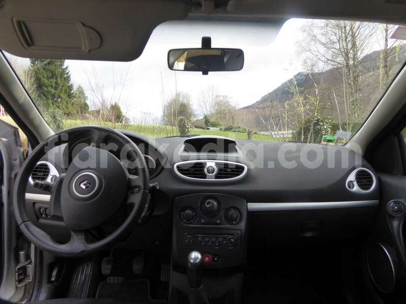 Big with watermark renault clio 8deb1 4 1200 900