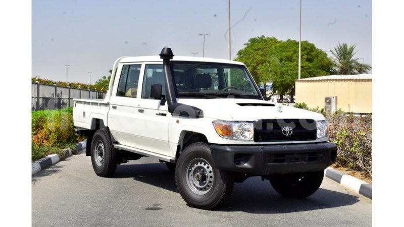 Big with watermark toyota land cruiser diana import dubai 5957