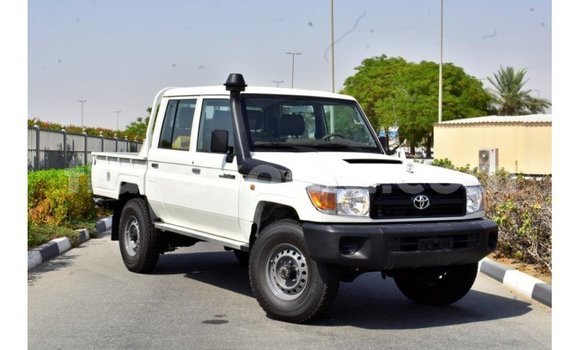 Buy Import Toyota Land Cruiser White Car in Import - Dubai in Diana Buy Import Toyota Land Cruiser White Car in Import - Dubai in Diana