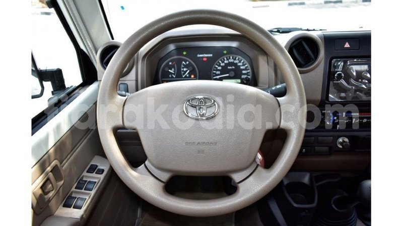 Big with watermark toyota land cruiser diana import dubai 5957