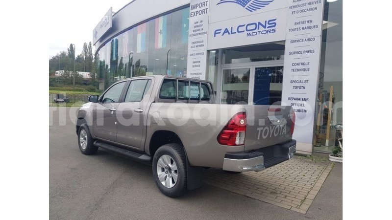 Big with watermark toyota hilux diana import dubai 5960