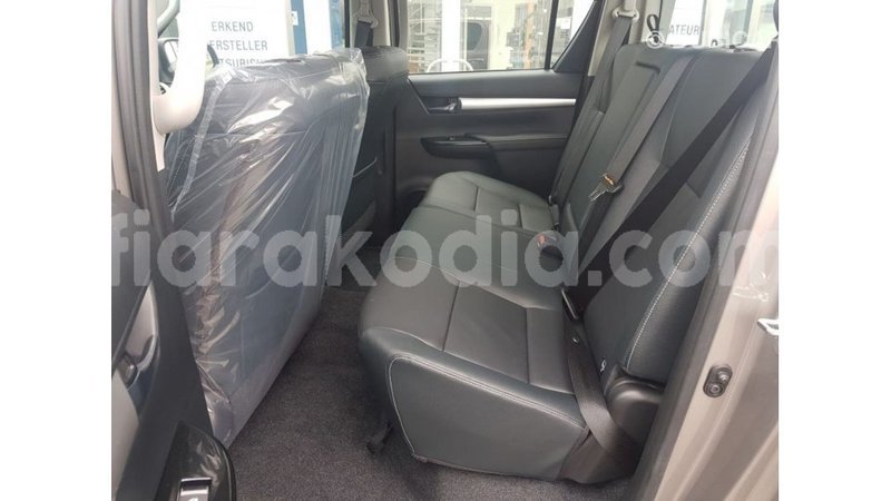 Big with watermark toyota hilux diana import dubai 5960