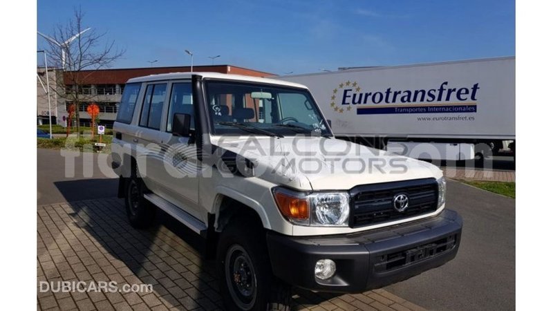 Big with watermark toyota land cruiser diana import dubai 5961