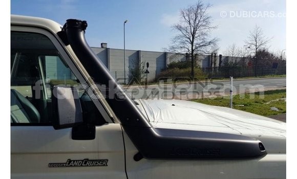 Hividy Toyota Land Cruiser fotsy Car in Import - Dubai in Diana Hividy Toyota Land Cruiser fotsy Car in Import - Dubai in Diana