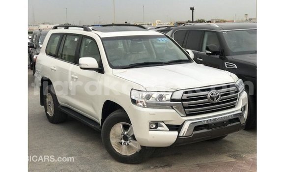 Acheter Import Voiture Toyota Land Cruiser Blanc à Import - Dubai, Diana Acheter Import Voiture Toyota Land Cruiser Blanc à Import - Dubai, Diana