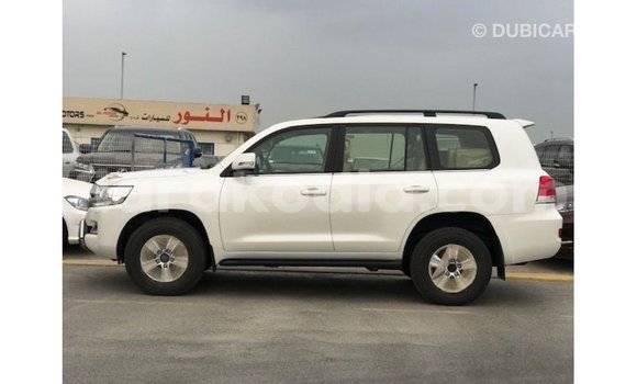 Acheter Import Voiture Toyota Land Cruiser Blanc à Import - Dubai, Diana Acheter Import Voiture Toyota Land Cruiser Blanc à Import - Dubai, Diana
