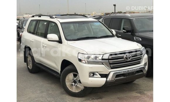 Acheter Import Voiture Toyota Land Cruiser Blanc à Import - Dubai, Diana Acheter Import Voiture Toyota Land Cruiser Blanc à Import - Dubai, Diana