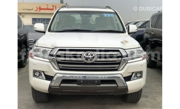 Acheter Import Voiture Toyota Land Cruiser Blanc à Import - Dubai, Diana Acheter Import Voiture Toyota Land Cruiser Blanc à Import - Dubai, Diana