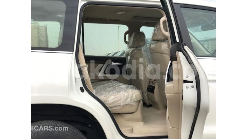 Big with watermark toyota land cruiser diana import dubai 5964