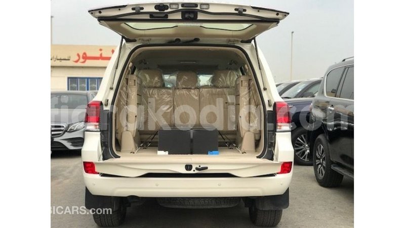 Big with watermark toyota land cruiser diana import dubai 5964