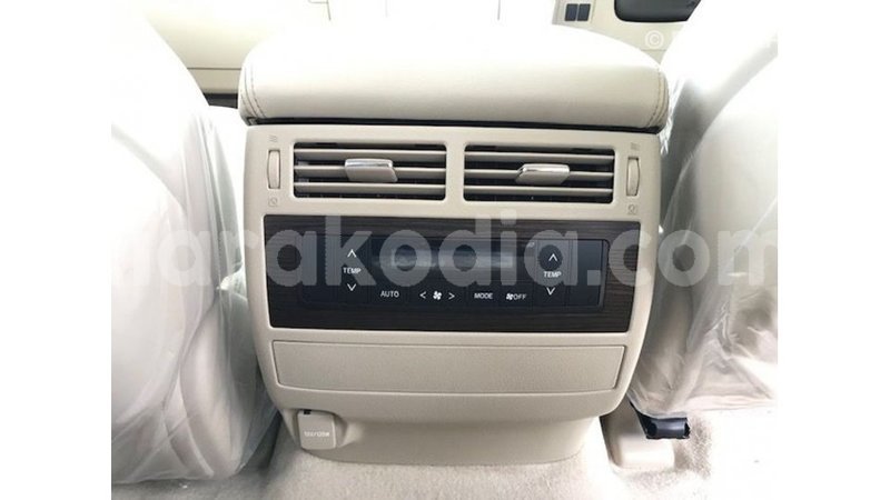 Big with watermark toyota land cruiser diana import dubai 5964