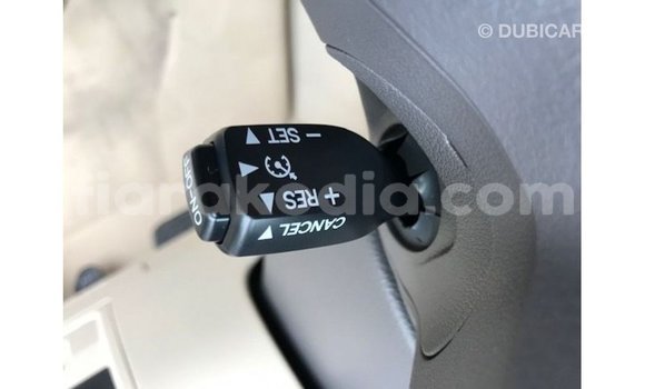 Acheter Import Voiture Toyota Land Cruiser Blanc à Import - Dubai, Diana Acheter Import Voiture Toyota Land Cruiser Blanc à Import - Dubai, Diana