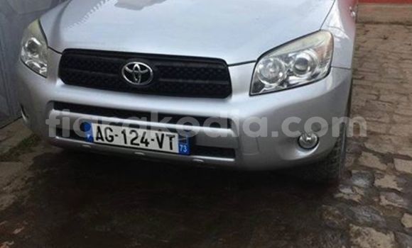 Acheter Occasion Voiture Toyota RAV4 Gris à Antananarivo, Analamanga Acheter Occasion Voiture Toyota RAV4 Gris à Antananarivo, Analamanga