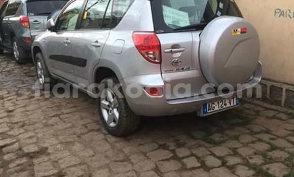 Acheter Occasion Voiture Toyota RAV4 Gris à Antananarivo, Analamanga Acheter Occasion Voiture Toyota RAV4 Gris à Antananarivo, Analamanga