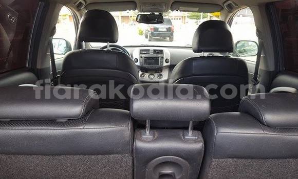 Acheter Occasion Voiture Toyota RAV4 Gris à Antananarivo, Analamanga Acheter Occasion Voiture Toyota RAV4 Gris à Antananarivo, Analamanga