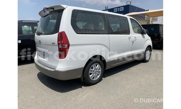 Acheter Import Voiture Hyundai Accent Blanc à Import - Dubai, Diana Acheter Import Voiture Hyundai Accent Blanc à Import - Dubai, Diana