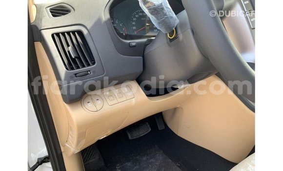 Acheter Import Voiture Hyundai Accent Blanc à Import - Dubai, Diana Acheter Import Voiture Hyundai Accent Blanc à Import - Dubai, Diana