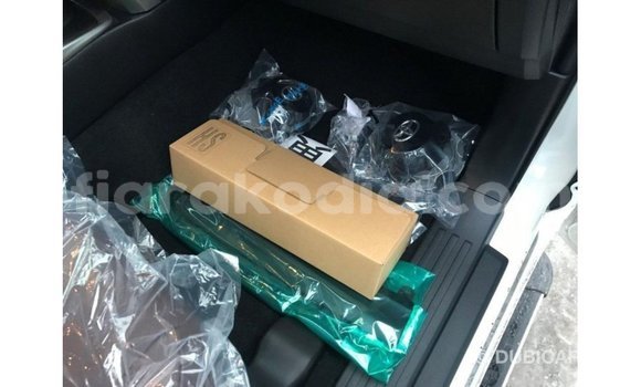 Acheter Import Utilitaire Toyota HiAce Blanc à Import - Dubai, Diana Acheter Import Utilitaire Toyota HiAce Blanc à Import - Dubai, Diana