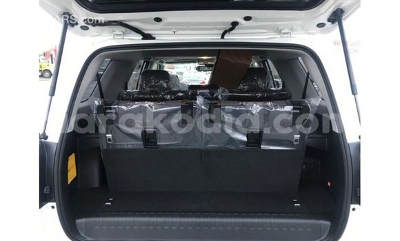 Acheter Import Utilitaire Toyota HiAce Blanc à Import - Dubai, Diana Acheter Import Utilitaire Toyota HiAce Blanc à Import - Dubai, Diana