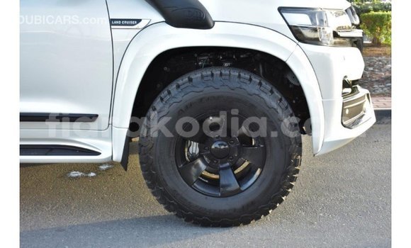 Buy Import Toyota Land Cruiser White Car in Import - Dubai in Diana Buy Import Toyota Land Cruiser White Car in Import - Dubai in Diana