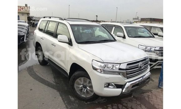 Acheter Import Voiture Toyota Land Cruiser Blanc à Import - Dubai, Diana Acheter Import Voiture Toyota Land Cruiser Blanc à Import - Dubai, Diana